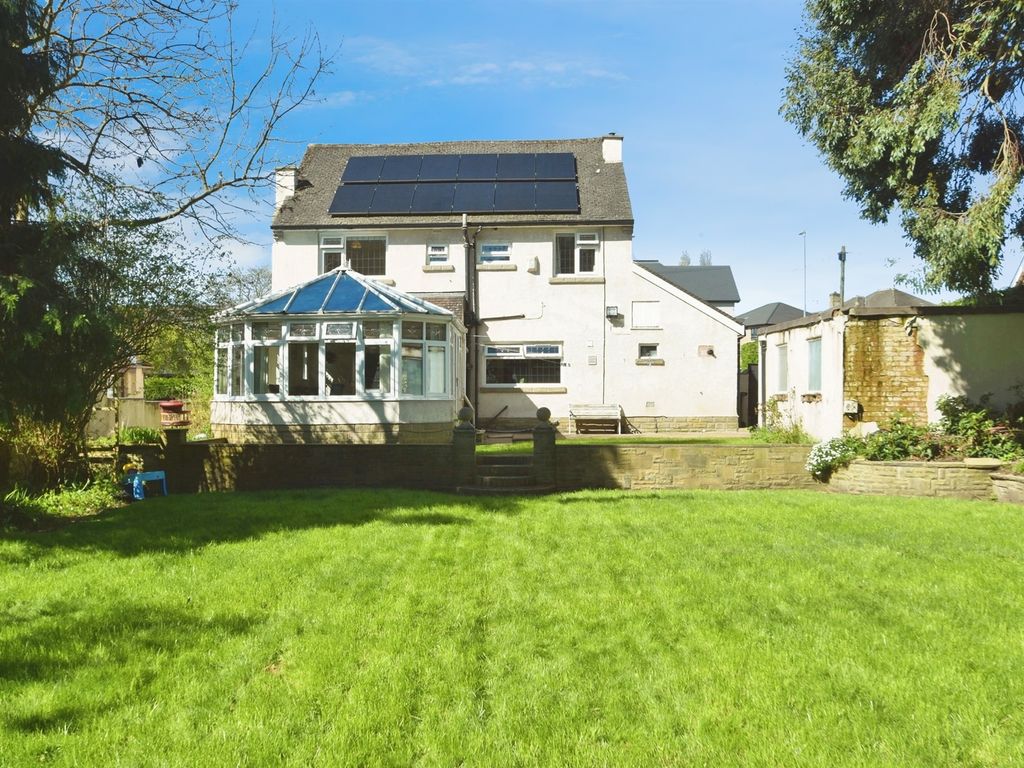 4 bed detached house for sale in Woodhall Park Crescent East