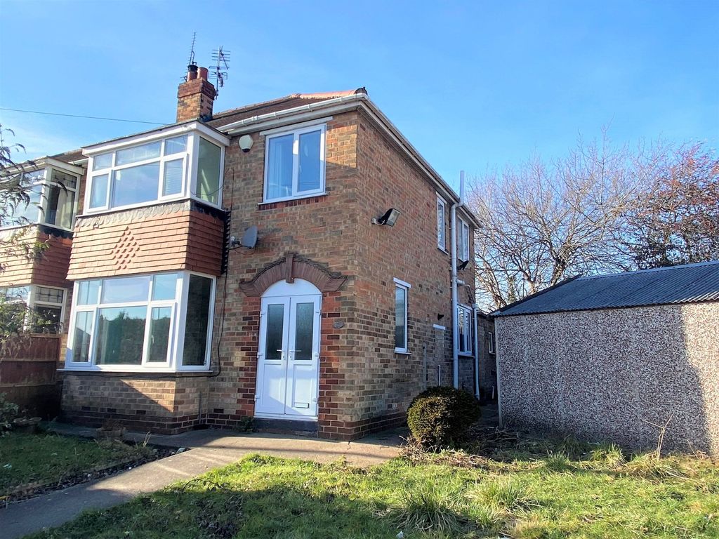 3 bed semidetached house for sale in Mayflower Road, Warmsworth