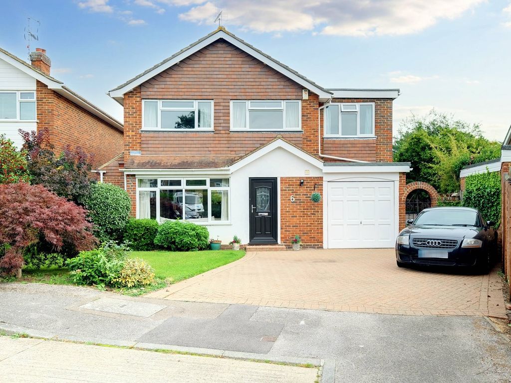 4 bed detached house for sale in Buckleys, Great Baddow, Chelmsford CM2