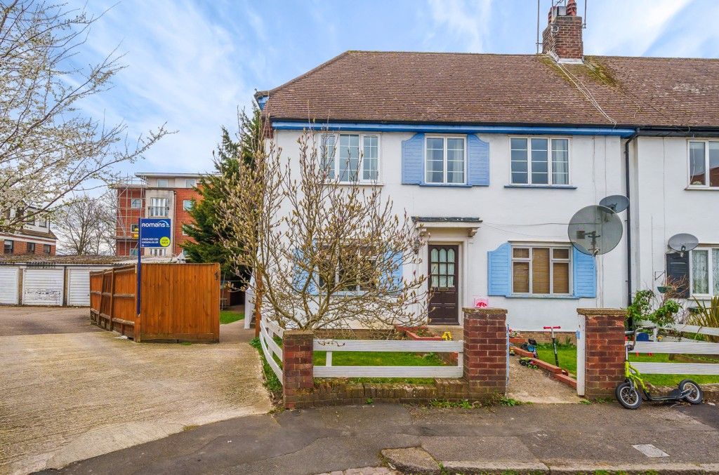 2 bed for sale in Beechwood Gardens, Slough, Berkshire SL1