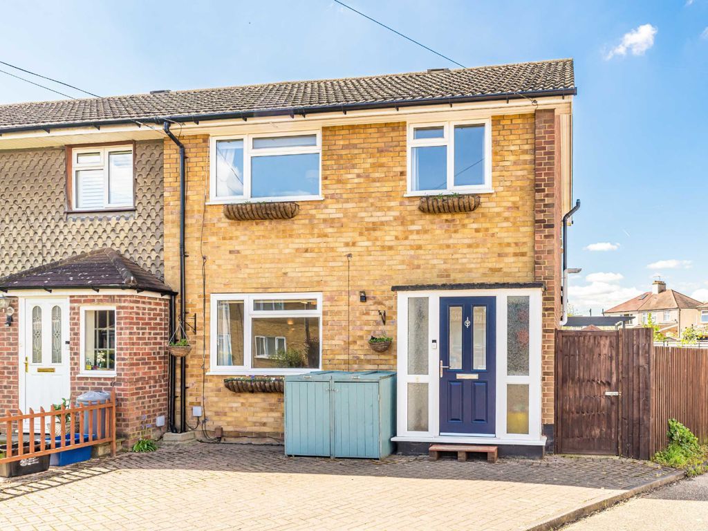 3 bed property for sale in Chase Gardens, Twickenham TW2, £650,000 Zoopla