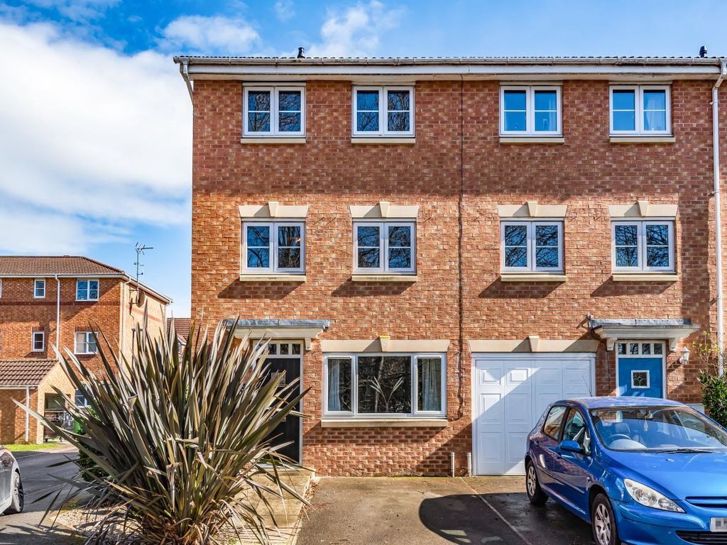 4 bed end terrace house to rent in Princess Drive, York YO26, £1,500