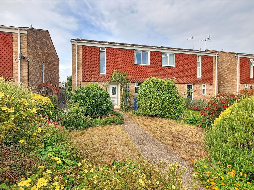 3 bed semidetached house for sale in Symonds Close, Histon, Cambridge