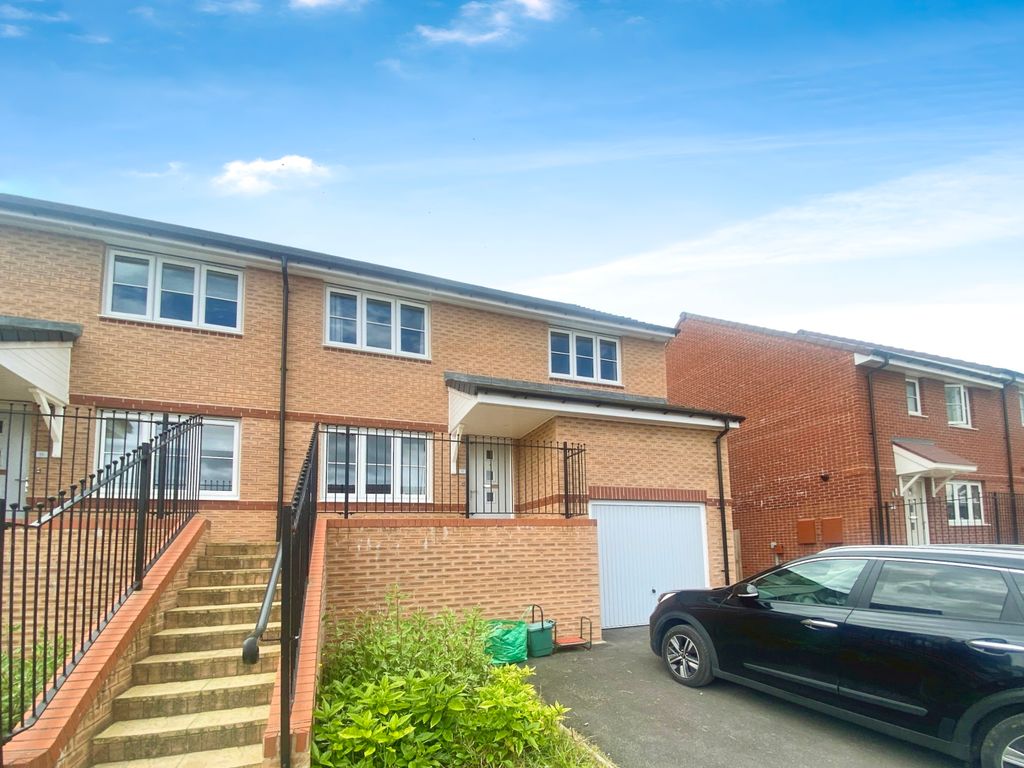 3 bed property to rent in Rhodfa'r Rhyddwen, Hendredenny, Caerphilly