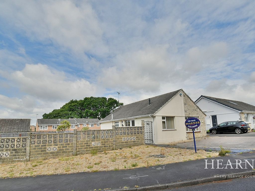 3 bed detached bungalow for sale in Coppice Avenue, Ferndown BH22, £