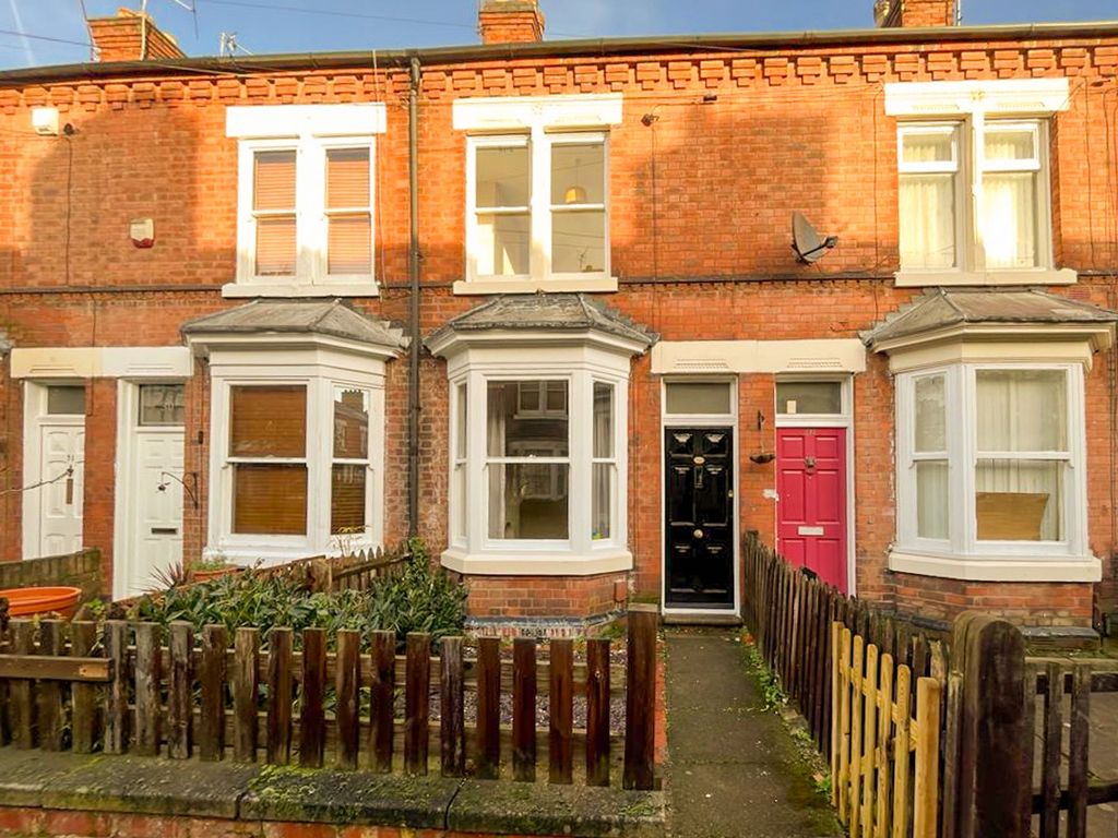 2 bed terraced house to rent in Woodbine Avenue, Leicester LE2, £875