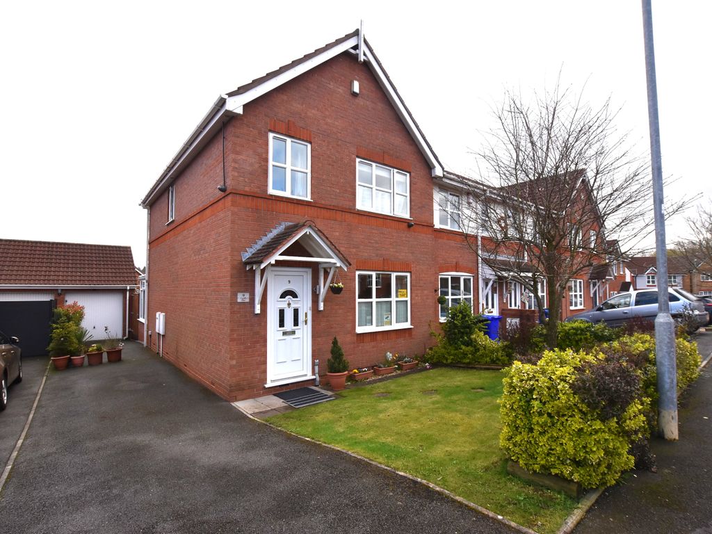 3 bed town house for sale in Camelia Close, Basford Newcastle Under