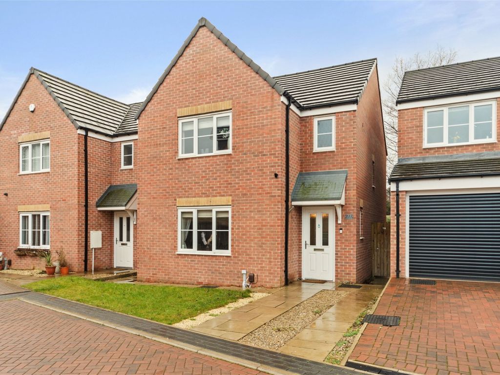 3 bed detached house for sale in Friarwood Avenue, Pontefract WF8, £