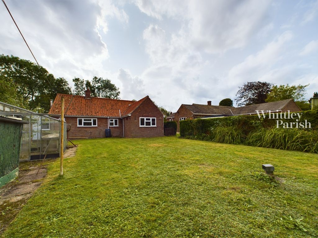 3 bed detached bungalow for sale in Heath Road, Kenninghall, Norwich