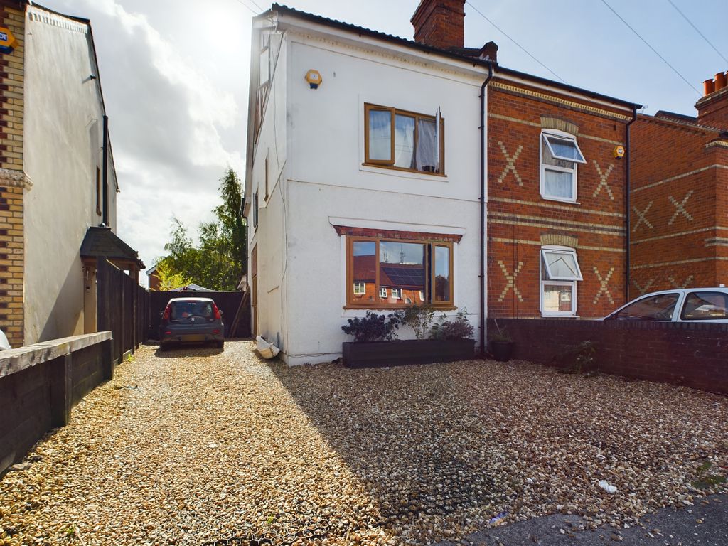 4 bed semidetached house for sale in Norcot Road, Tilehurst, Reading