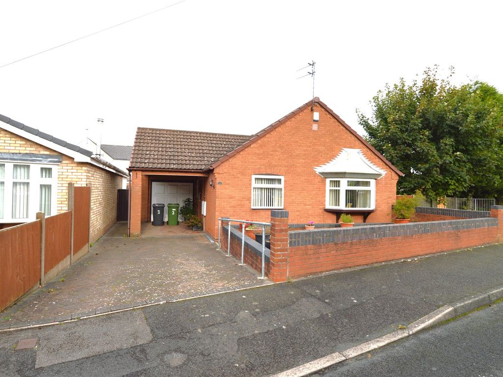 2 bed bungalow for sale in Brandon Park, Bradmore, Wolverhampton, West