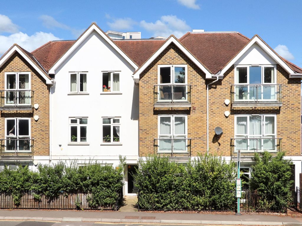 2 bed flat for sale in 3 York Road, Woking, Surrey GU22, £245,000 Zoopla