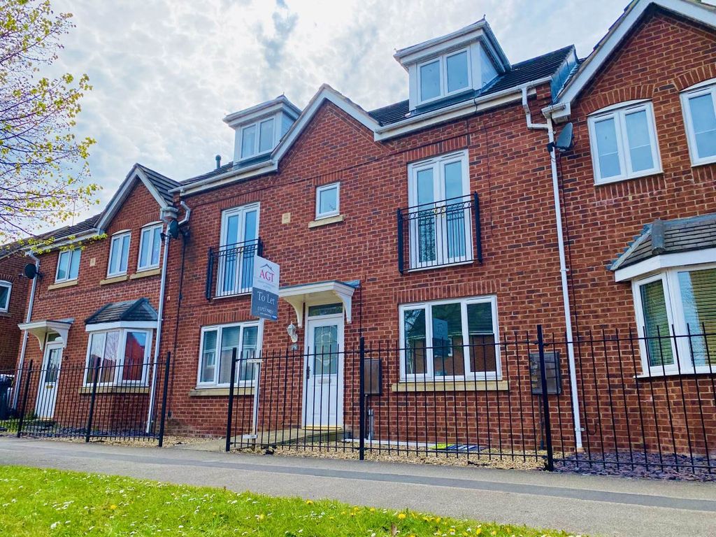 4 bed property to rent in Eagle Way, Hampton Vale, Peterborough PE7, £