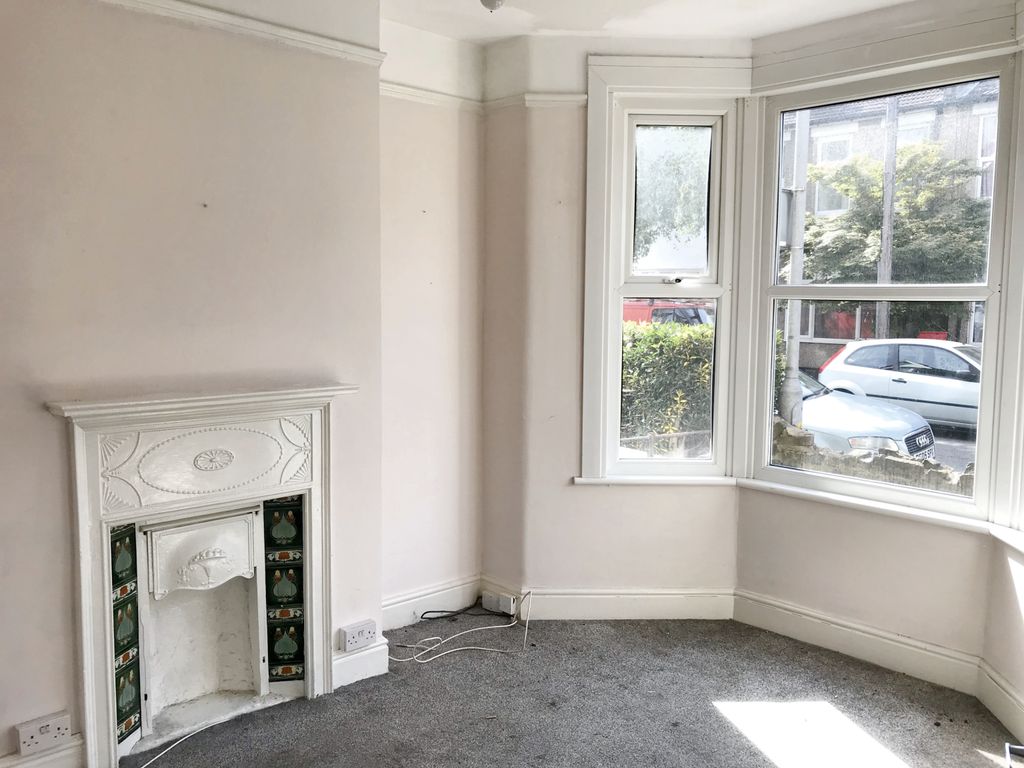 3 bed terraced house for sale in North Avenue, SouthendOnSea SS2, £
