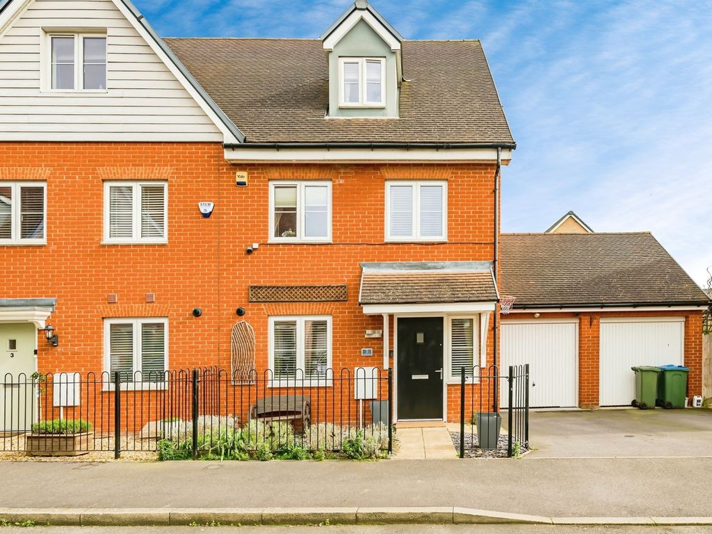 4 bed end terrace house for sale in Carrick Street, Aylesbury HP18, £450,000 Zoopla