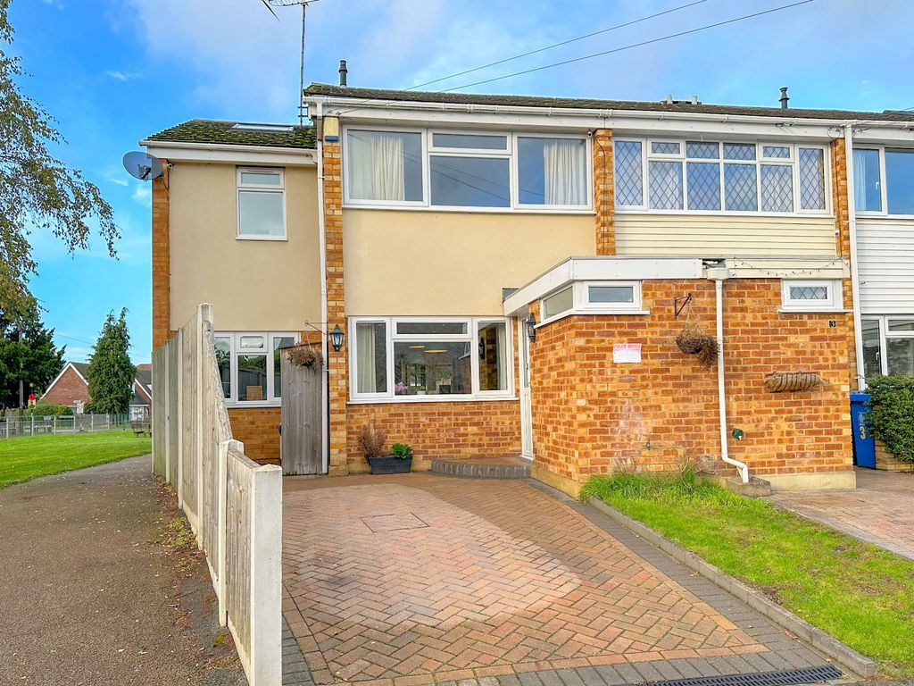 3 bed end terrace house for sale in Poulcott, Wraysbury, Staines TW19