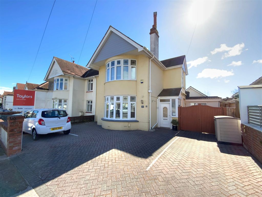 5 bed semidetached house for sale in Upper Morin Road, Preston