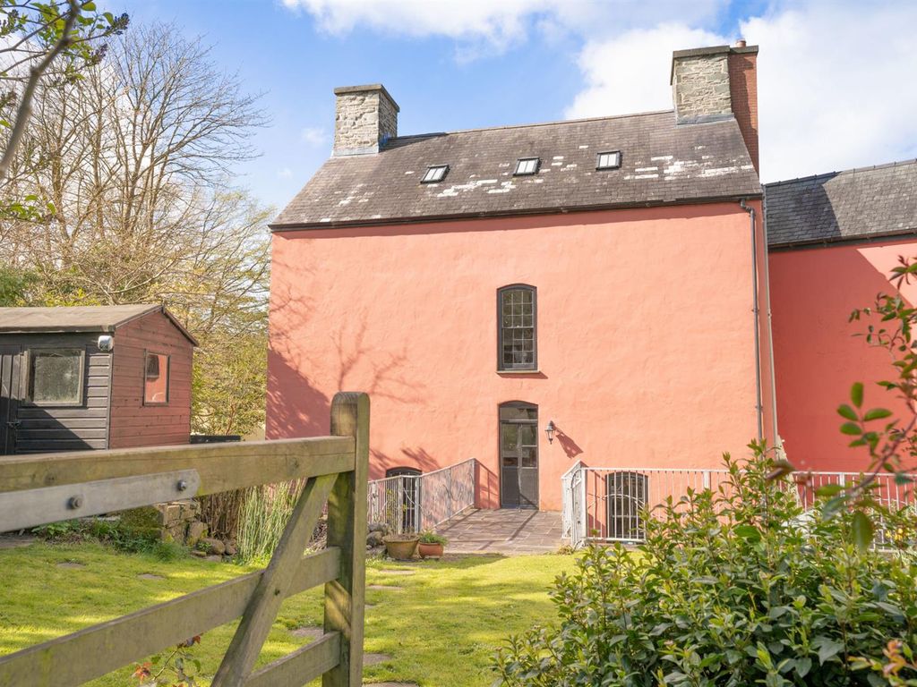 5 bed semidetached house for sale in King Street, Laugharne