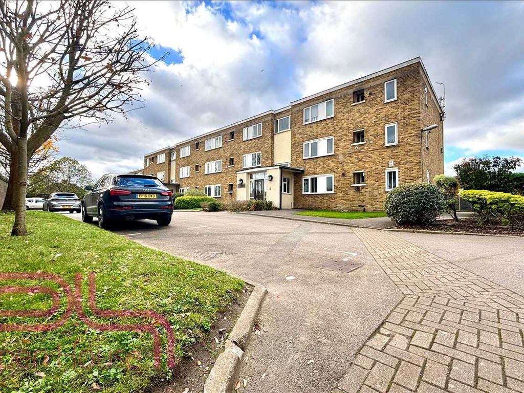 3 bed flat to rent in Sullivan House, Kneller Road, Twickenham TW2, £