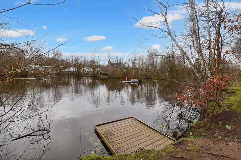 3 bed link detached house for sale in Rochester Drive, Forest Park