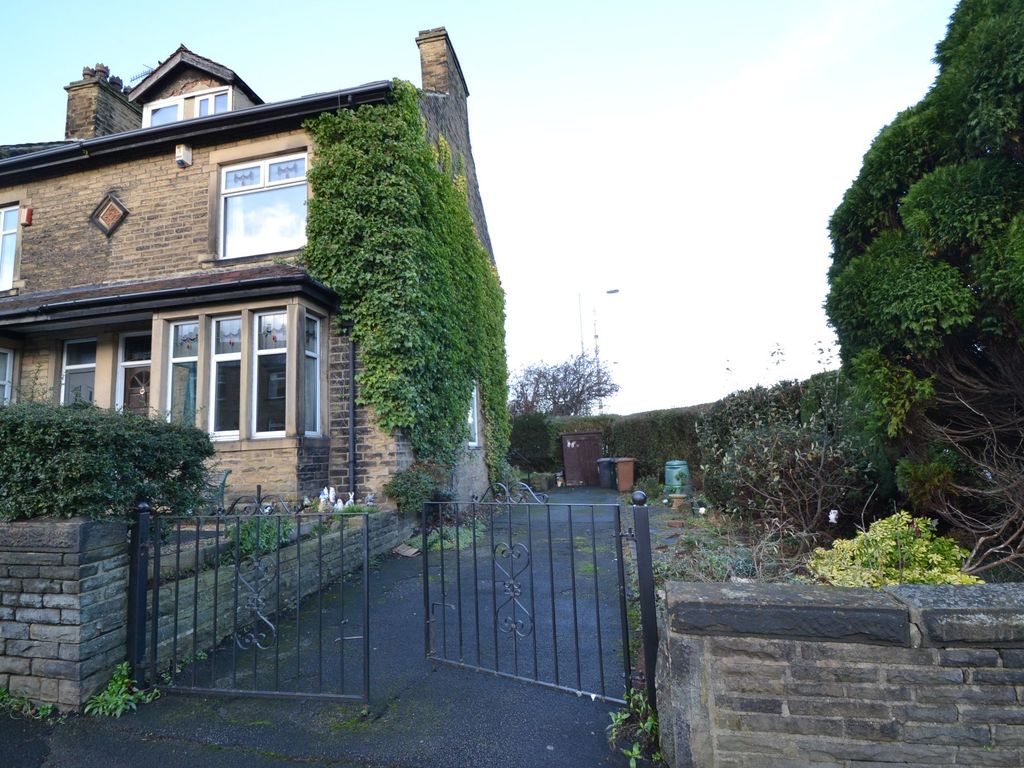 3 bed terraced house for sale in Fourlands Road, Idle, Bradford BD10, £