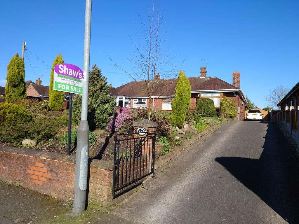 2 bed semidetached bungalow for sale in Mellor Street, Packmoor, Stoke