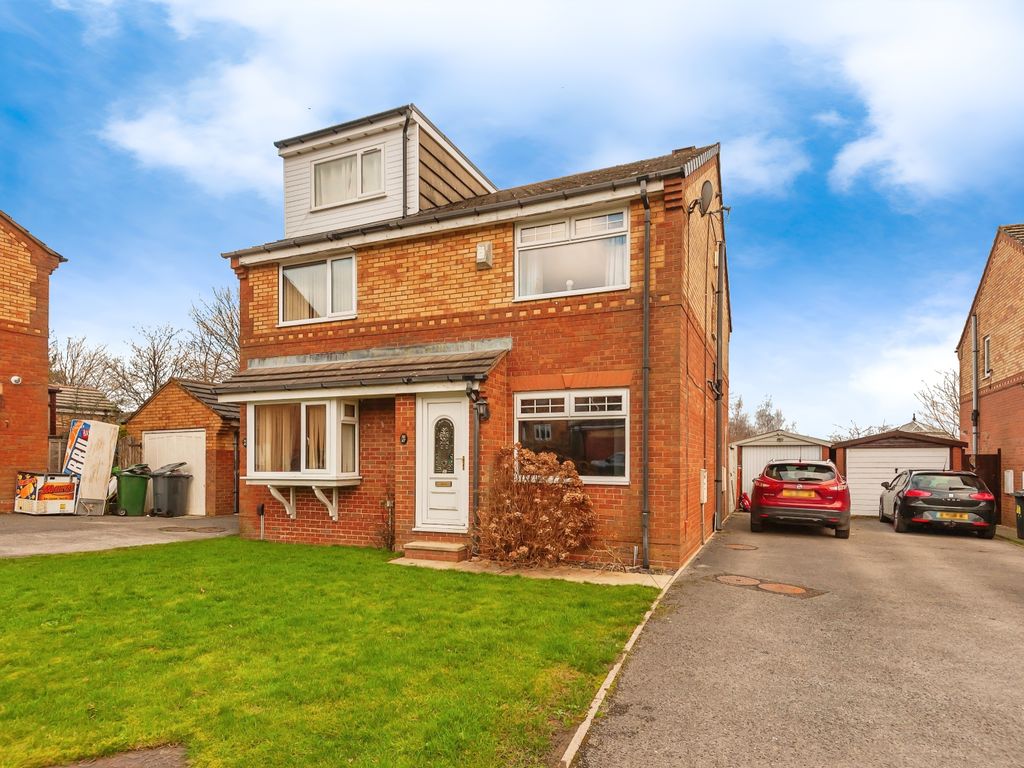 2 bed semidetached house for sale in Bootham Park, Bradford BD9, £