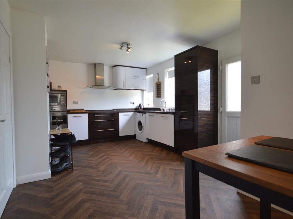 3 bed semidetached house for sale in The Croft, Glasshoughton