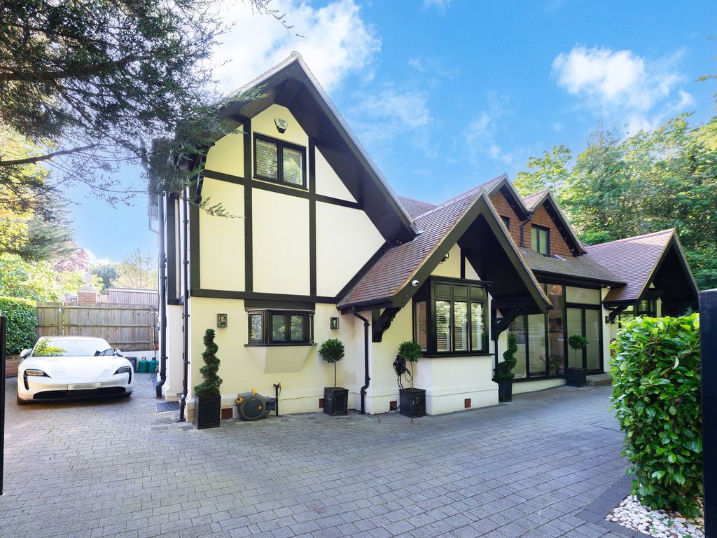 4 bed detached house for sale in Chislehurst Road, Kent BR7, £1,495,000