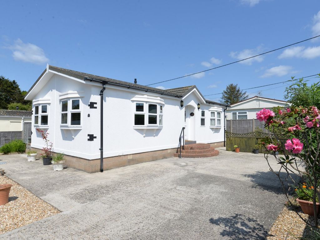 2 bed mobile/park home for sale in Field Place, Naish Estate, New