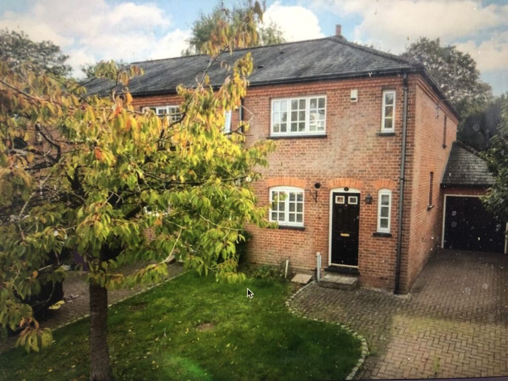 3 bed semidetached house to rent in Waterlow Mews, Hitchin