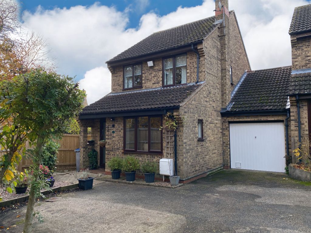 4 bed linkdetached house for sale in Butchers Close,
