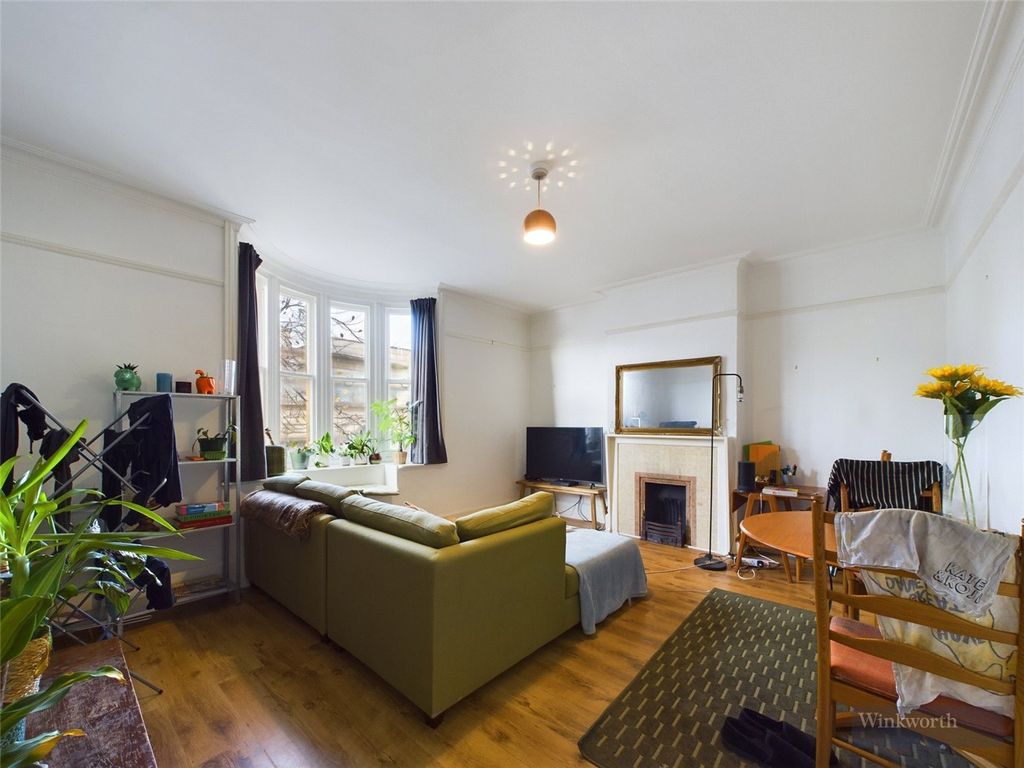 1 bed flat to rent in Claremont Road, Surbiton KT6, £1,400 pcm Zoopla