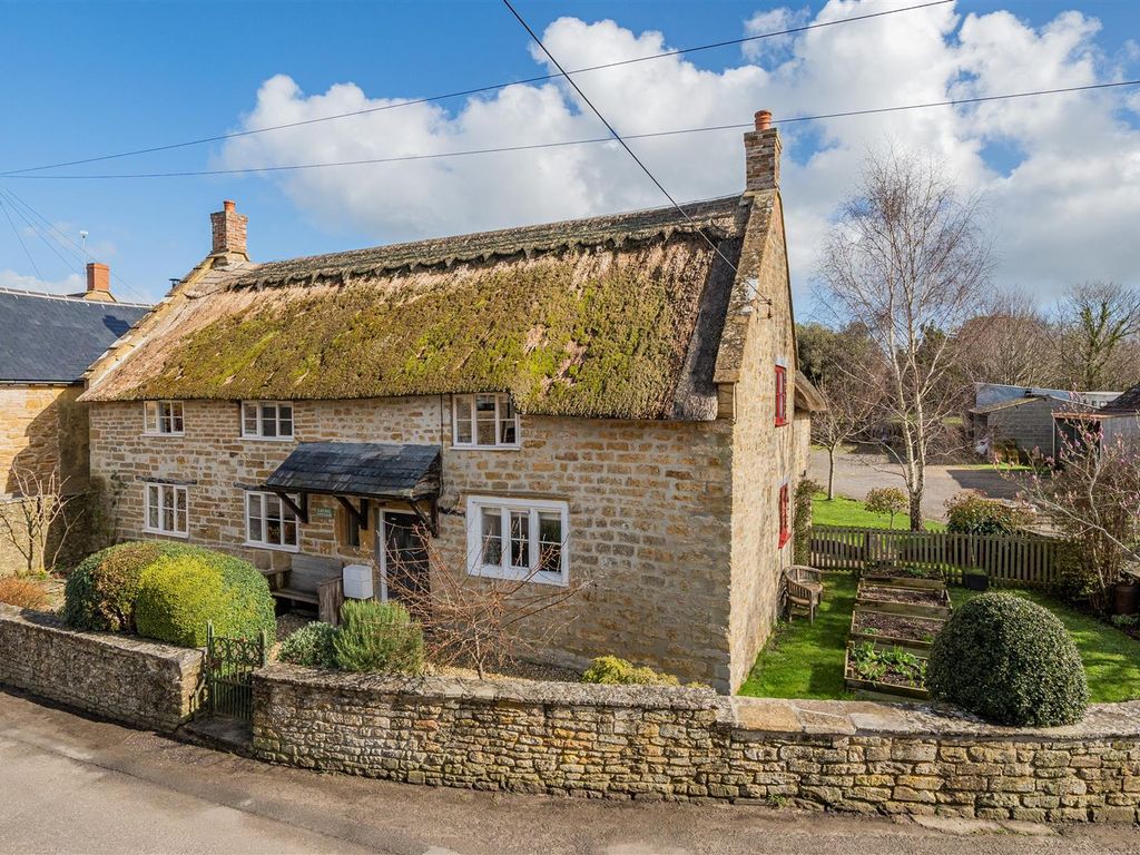 3 bed detached house for sale in Shiremoor Hill, Merriott TA16, £