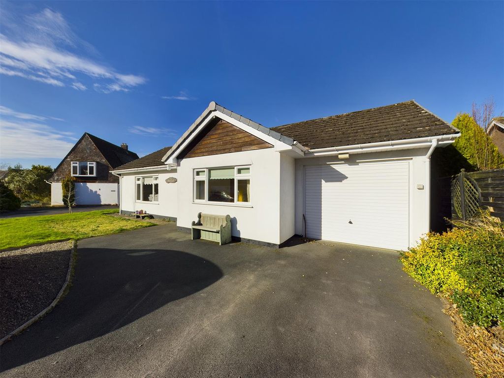 3 bed detached bungalow for sale in Forest Road, HayOnWye, Hereford