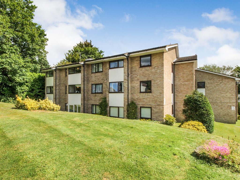 3 bed flat for sale in Greencroft, Clockhouse Road, Farnborough GU14, £