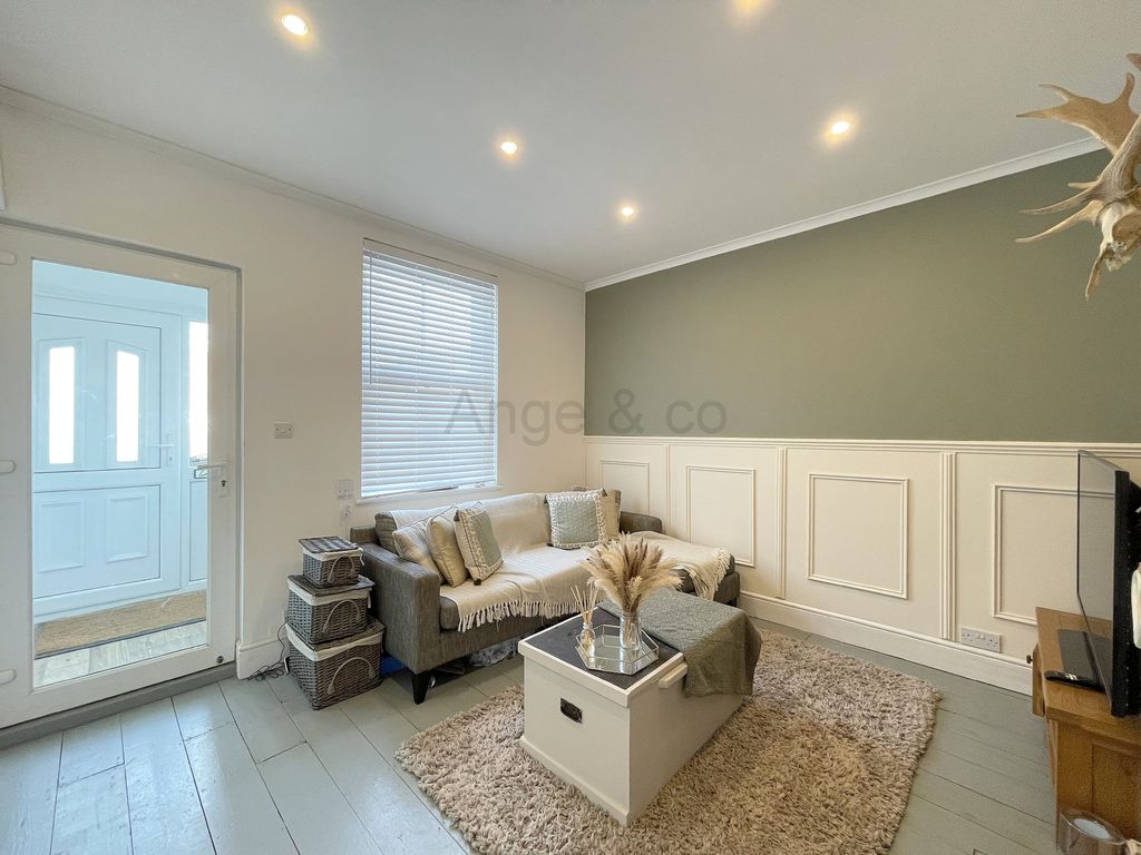 3 bed end terrace house for sale in The Street, Carlton Colville