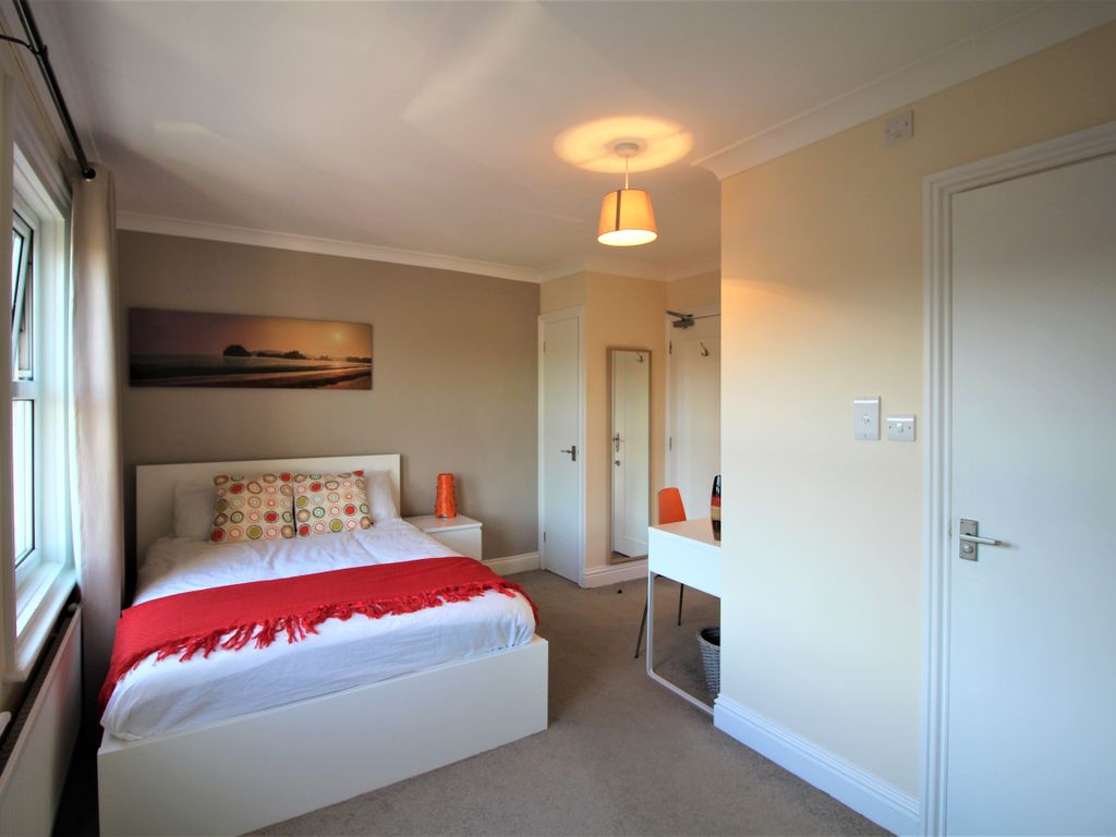 Room to rent in Pangbourne Street, Reading RG30 Zoopla