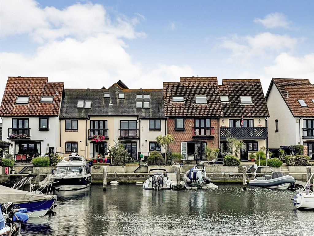 4 bed property for sale in Velsheda Court, Hythe, Southampton SO45 Zoopla