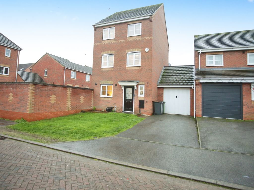 4 bed linkdetached house for sale in Honeysuckle Close, Bedworth