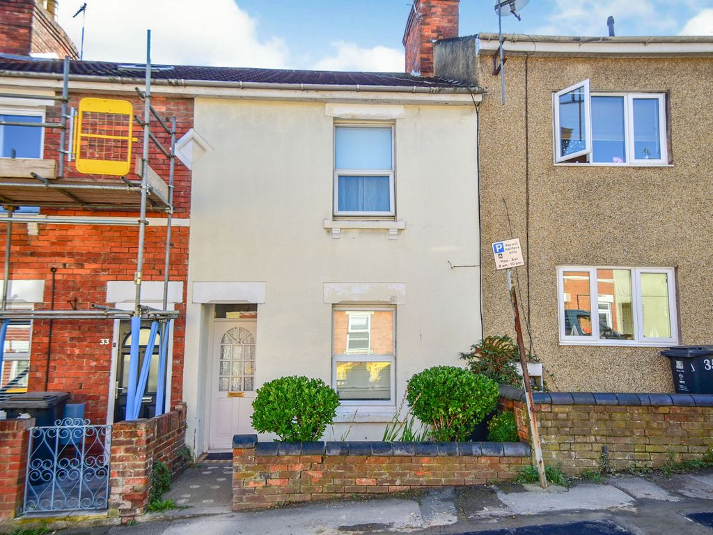 2 bed terraced house for sale in Deacon Street, Swindon SN1, £220,000