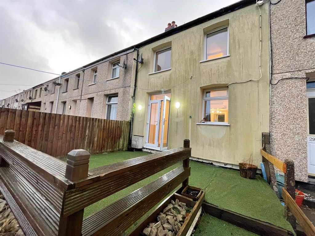 3 bed terraced house to rent in Dafalog Terrace, Phillipstown, New