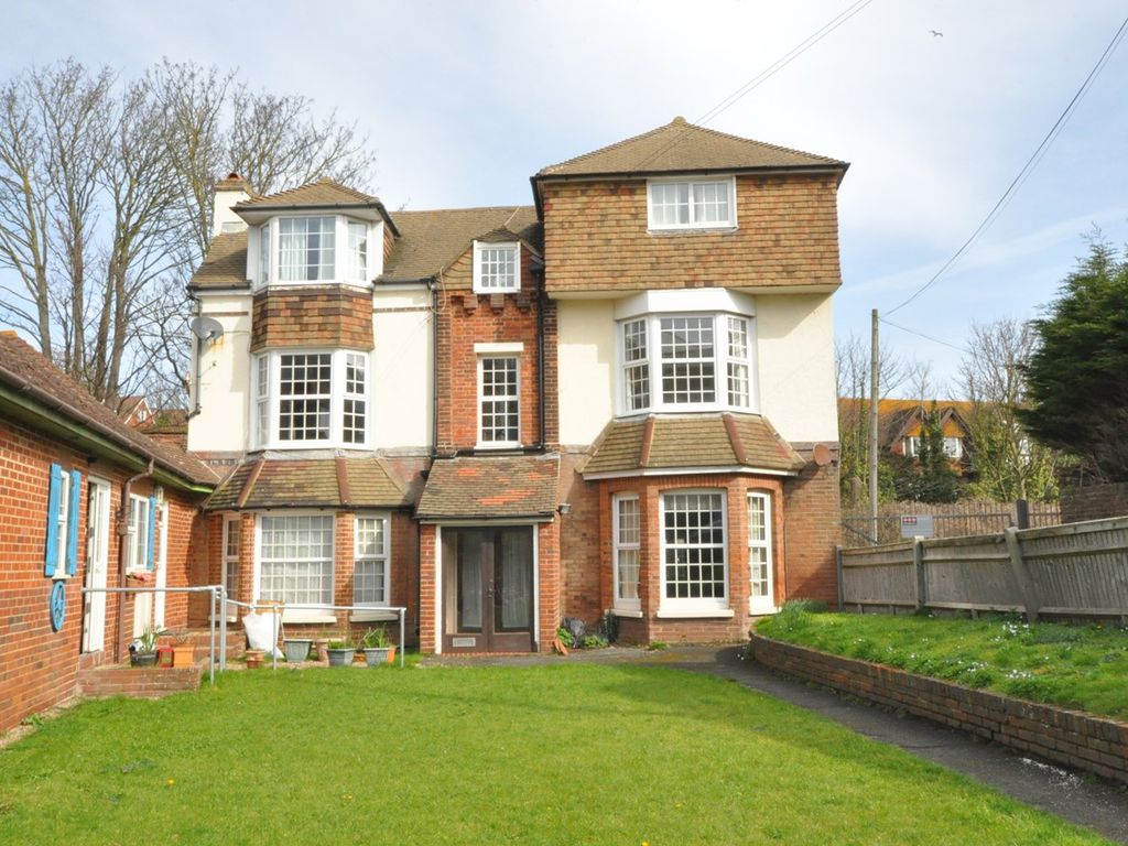 2 bed flat to rent in Jameson Road, BexhillOnSea TN40, £875 pcm Zoopla