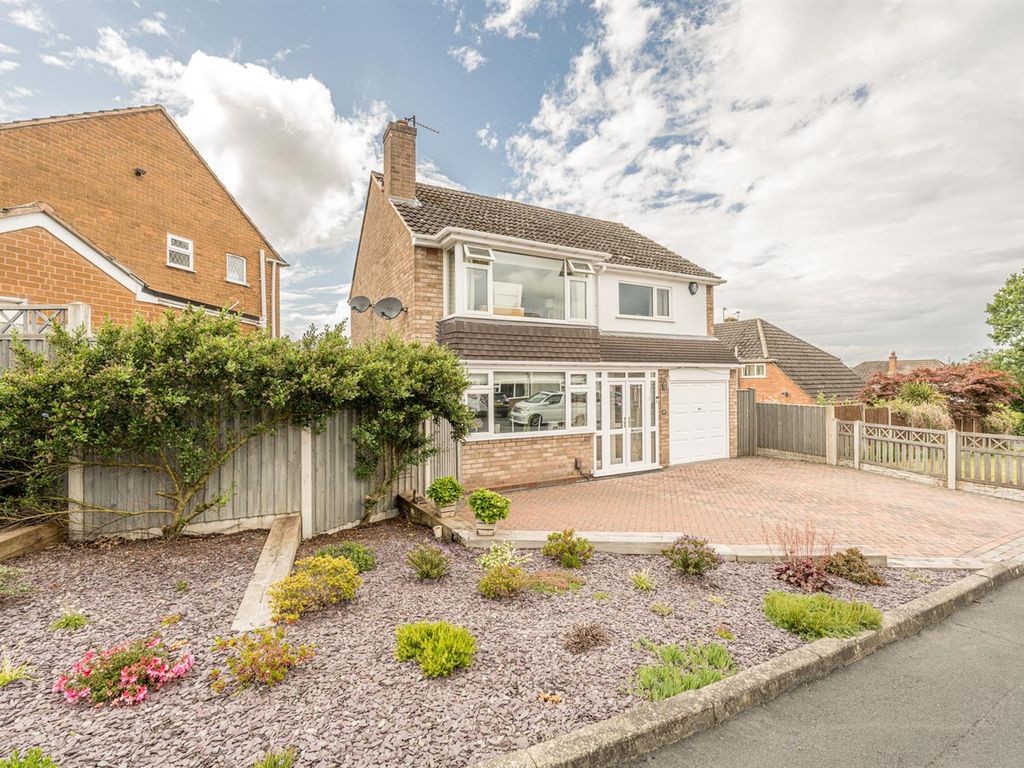 3 bed detached house for sale in Croftwood Road, Stourbridge DY9, £