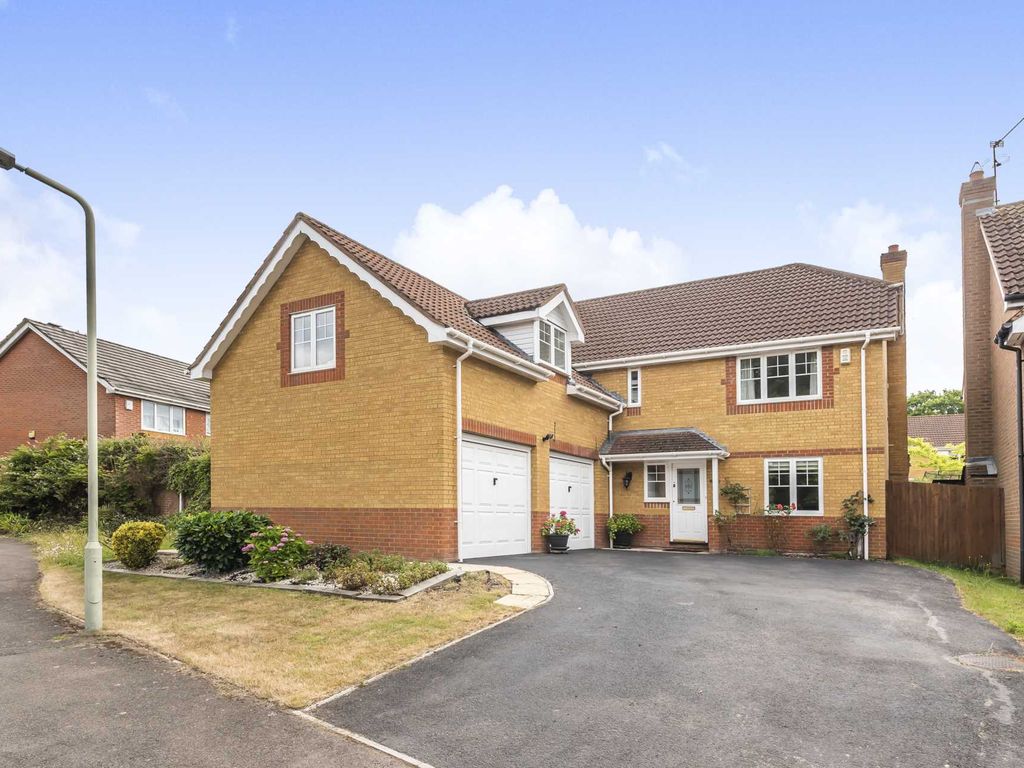5 bed detached house for sale in Twycross Road, Wokingham RG40 Zoopla