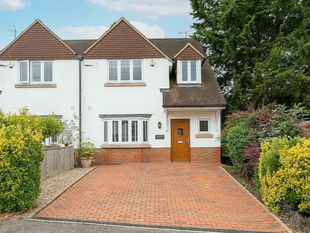 Vivian Gardens, Oxhey, Hertfordshire WD19  