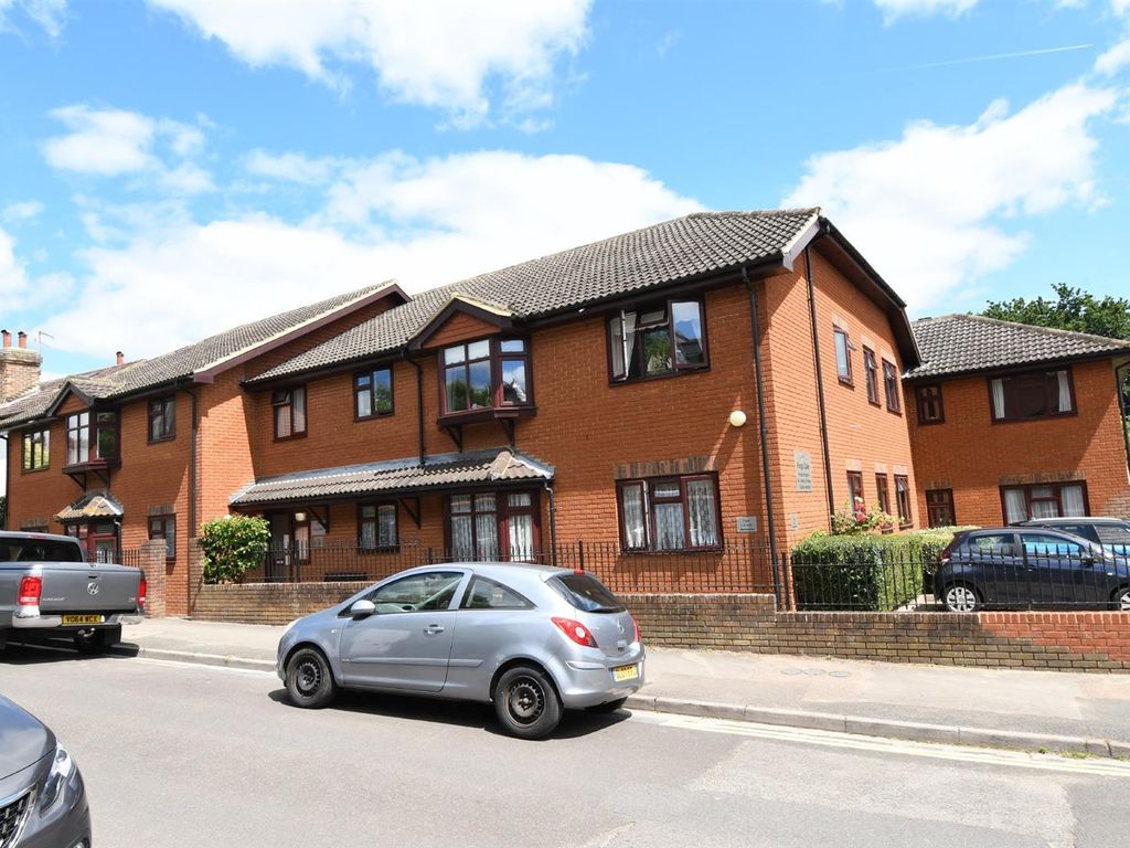 1 bed property for sale in Kings Gate, Kings Road, Godalming GU7 Zoopla