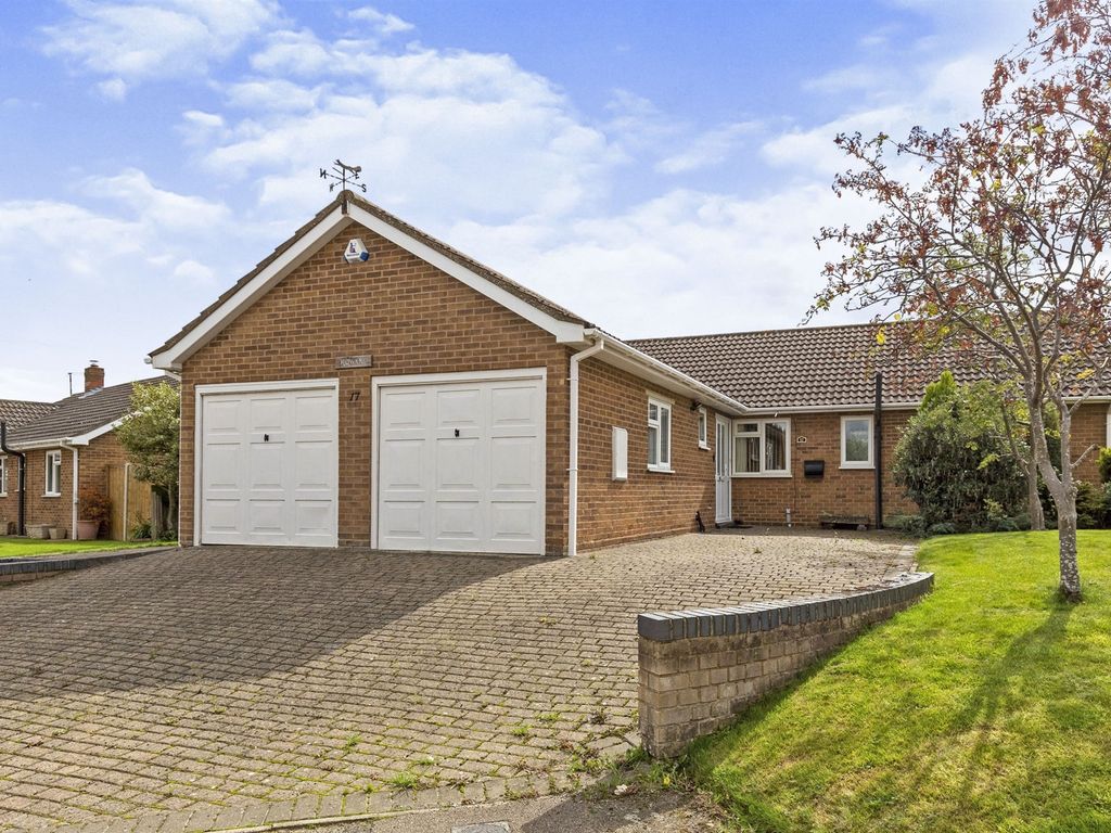 3 bed detached bungalow for sale in Fox Covert, Stilton, Peterborough