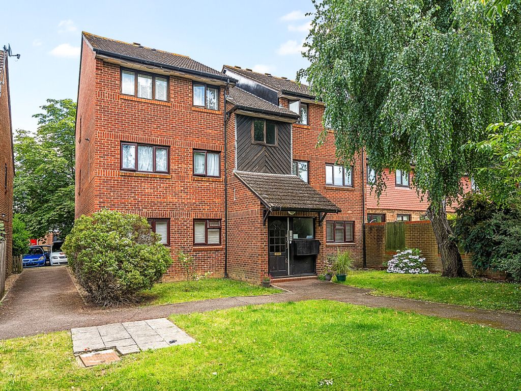 2 bed flat for sale in Vellum Drive, Carshalton SM5, £270,000 Zoopla