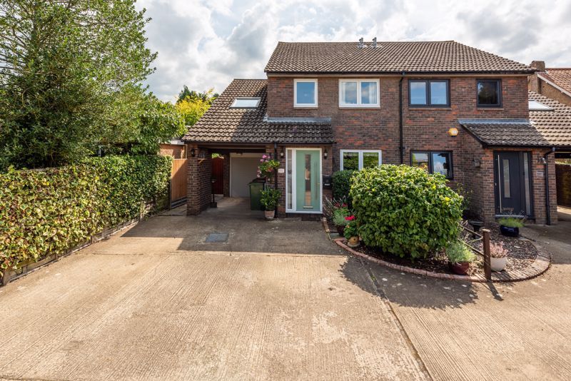 4 bed semidetached house for sale in Leatherhead Road, Great Bookham